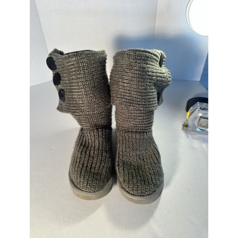 Ugg Boots Gray Knit With Buttons On Side Sz 7 Great Condition 1 Button Missing